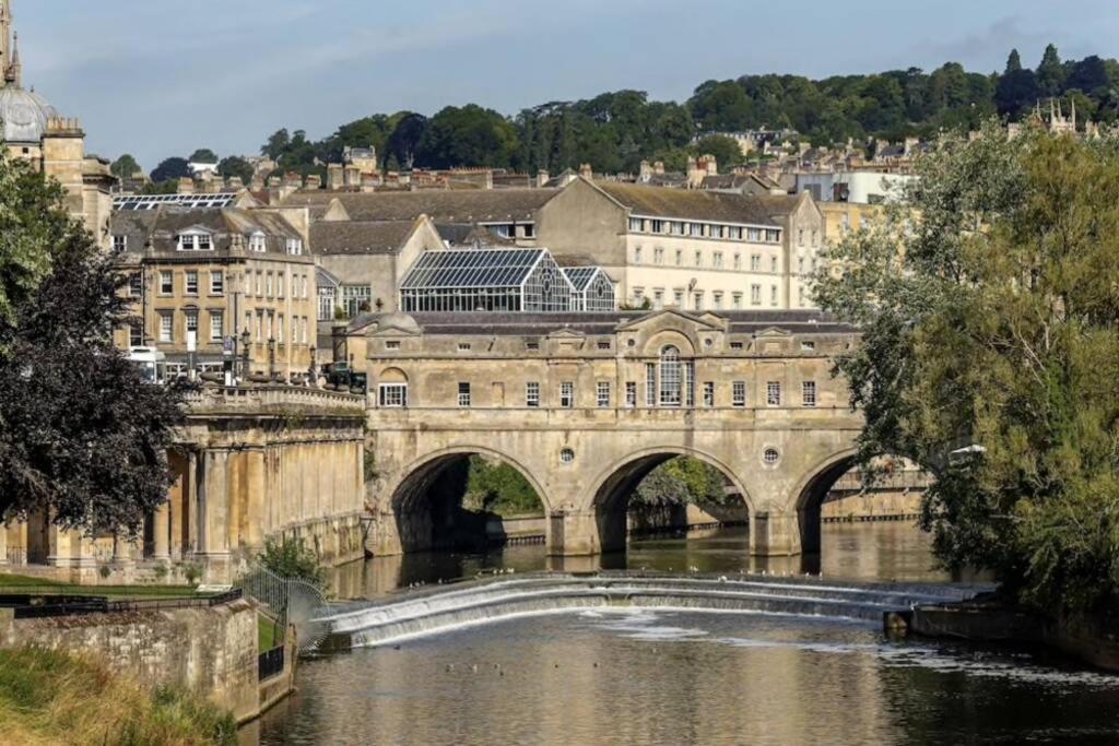 Georgian Apartment Located In The Center Of Bath. Exterior photo